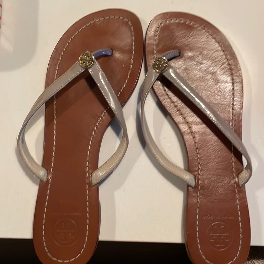 Tory Burch gray patent shoe size 9